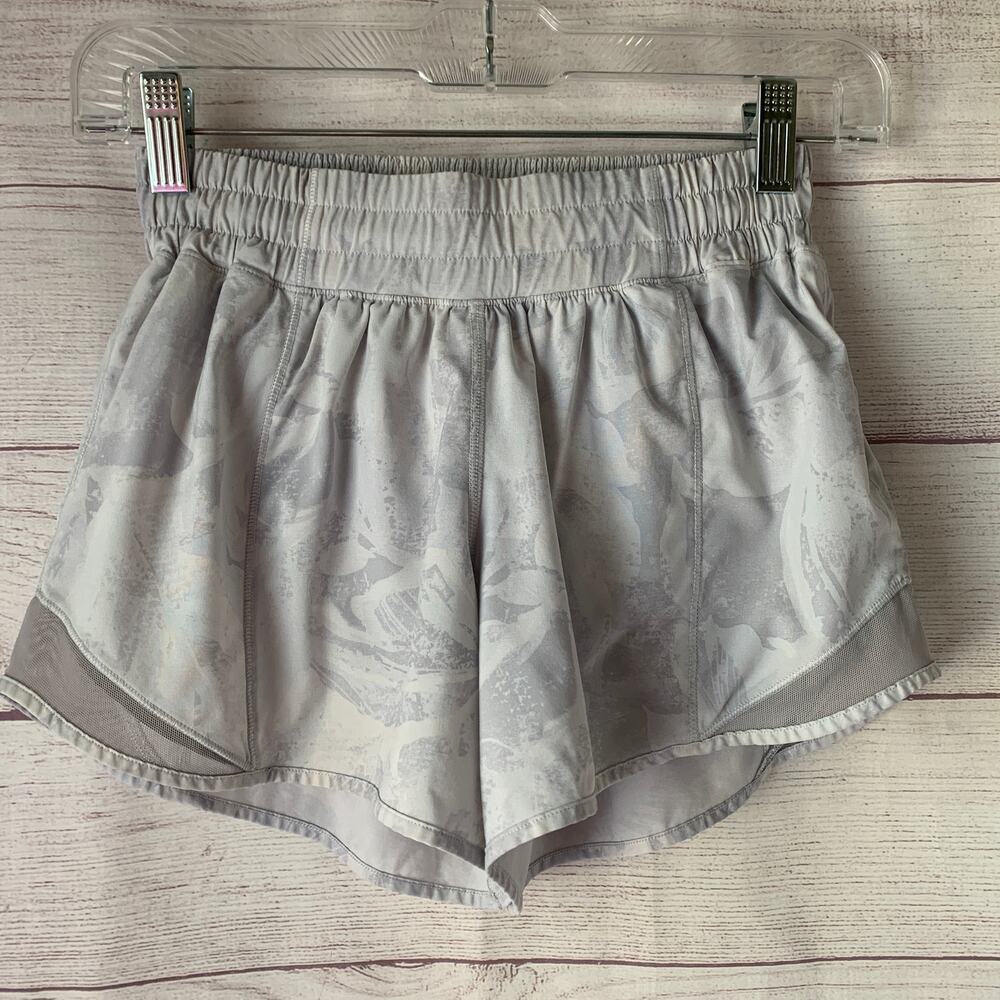 Lululemon Hotty Hot Shorts Long 4" White Tropical Shadow Starlight Swift Fabric